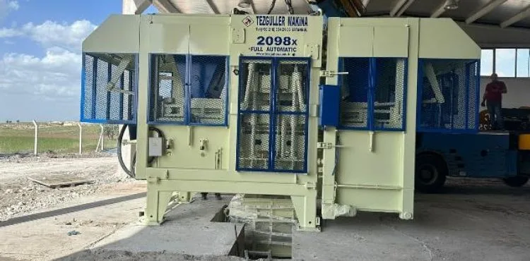 BÜYÜKŞEHİR’DEN 26 MİLYON TL’LİK BETON PARKE TAŞI MAKİNESİ