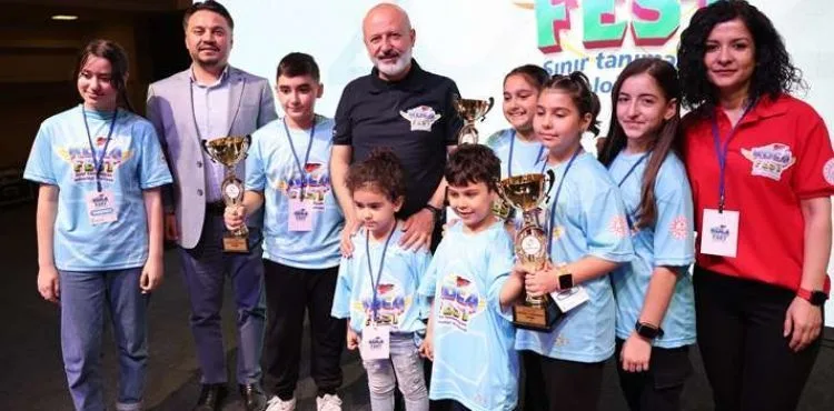 BAŞKAN ÇOLAKBAYRAKDAR, “KOCAFEST İLE DİKTİĞİMİZ DİJİTAL FİDANLAR, ÜLKEMİZE BÜYÜK KATKI SAĞLAYACAK!”