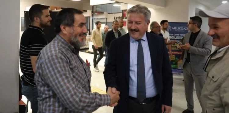 BAŞKAN PALANCIOĞLU EMLAK VE ÇEVRE TEMİZLİK VERGİSİNİ ÖDEDİ