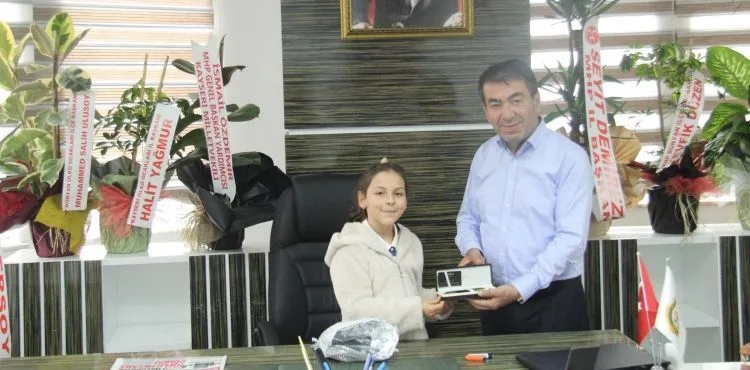 Şehidimizin kızından Başkanımız Metin'e anlamlı hediye.