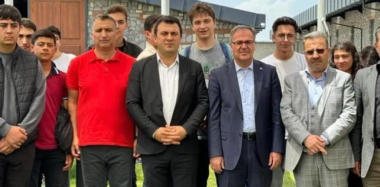 BAŞKAN ÖZDOĞAN’DAN YKS’YE HAZIRLANAN ÖĞRENCİLERE MORAL DERECEYE GİRECEK ÖĞRENCİLERE ALTIN SÖZÜ