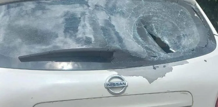 Öğretmen ders esnasında darp edilip aracına zarar verildi