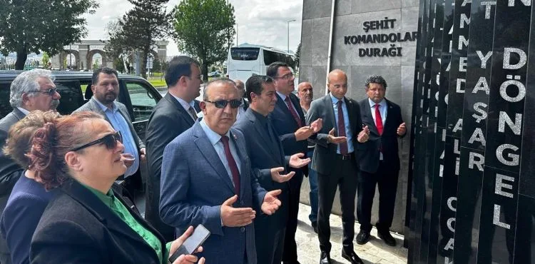 Bağcıoğlu ve Genç, ‘Şehit Komandolar Durağı’nda… “İsimleri sadece ‘Şehitler Durağı’na değil, kalbimize yazıldı”