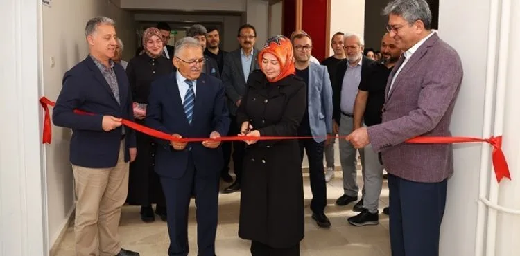 BAŞKAN BÜYÜKKILIÇ, ÜNİVERSİTELİ GENÇLERLE BİR ARAYA GELDİ
