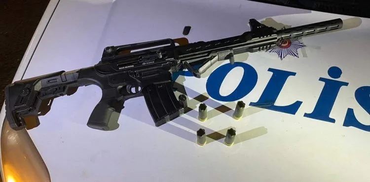 Şüpheli araç içerisinde 1 adet uzun namlulu tüfek ele geçirildi