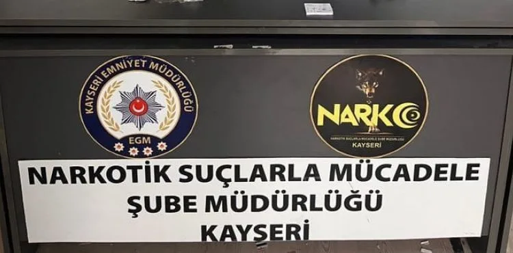 Uyuşturucu madde ticareti yaptığı şüphesiyle 2 kişiye gözaltı