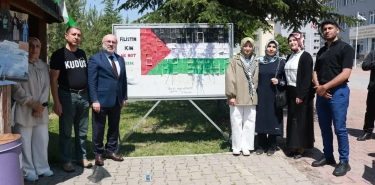 Rektör Karamustafa, Öğrencilerin Filistin’le Dayanışma Platformunu Ziyaret Etti