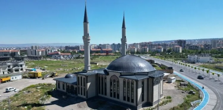 MELİKGAZİ BELEDİYESİ ALİ ERKARA CAMİİ İÇİN SON HAZIRLIKLARI TAMAMLIYOR