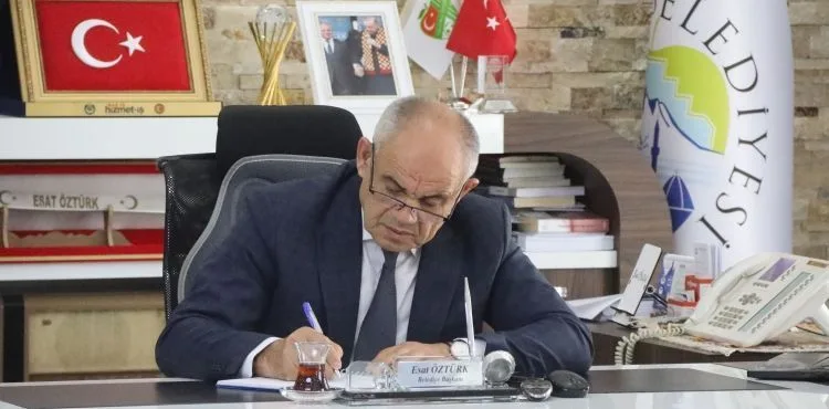 BAŞKAN ÖZTÜRK BİRİM MÜDÜRLERİYLE TOPLANTI YAPTI