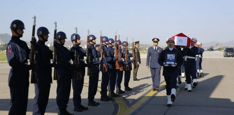Şehit pilotlar memleketlerine uğurlandı