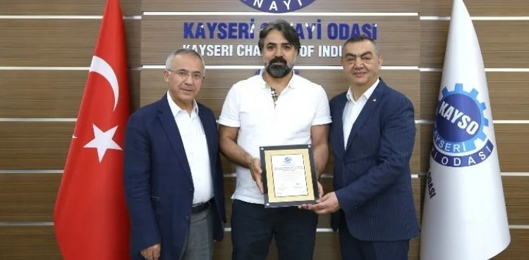 KAYSO Yeni Üyelerine Üyelik Beratlarını Takdim Etti