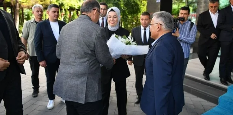 BAKAN ÖZHASEKİ VE BAŞKAN BÜYÜKKILIÇ’TAN BÜYÜKŞEHİR’DE “KENTSEL DÖNÜŞÜM” ZİRVESİ