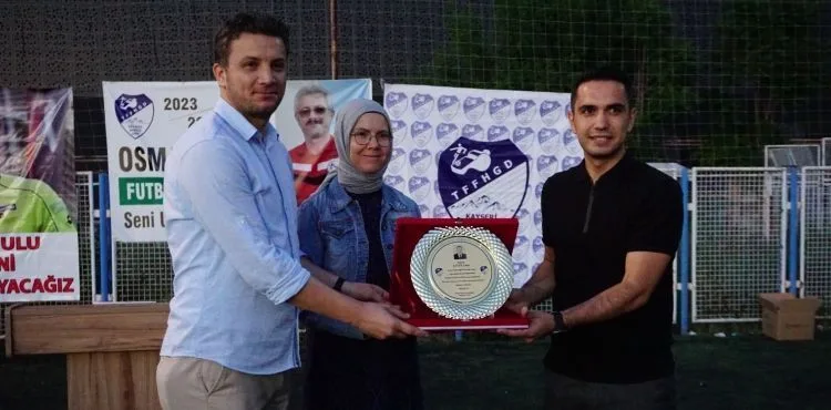 Futbol hakem ve gözlemcilerin mücadele ettiği Osman Altun turnuvası sona erdi
