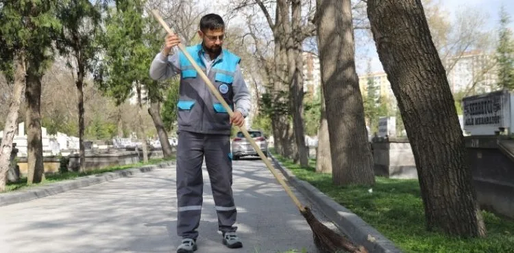 BAŞKAN BÜYÜKKILIÇ: “MEZARLIKLARDA BAYRAM HAZIRLIĞINI TAMAMLADIK”