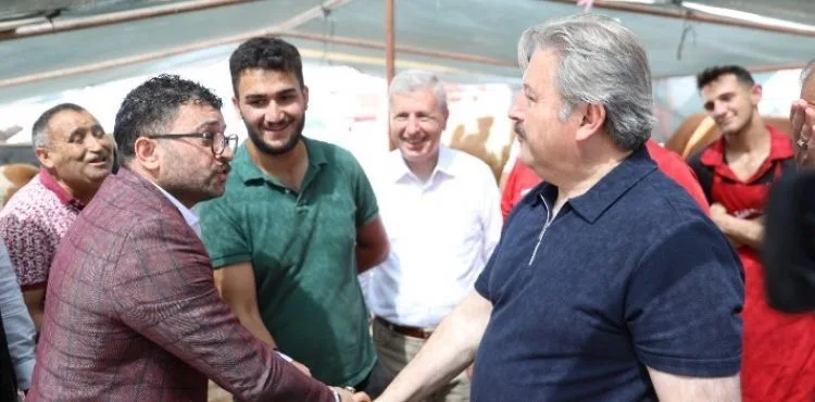 BAŞKAN PALANCIOĞLU KURBAN PAZARINI ZİYARET EDEREK HAZIRLIKLARI İNCELEDİ