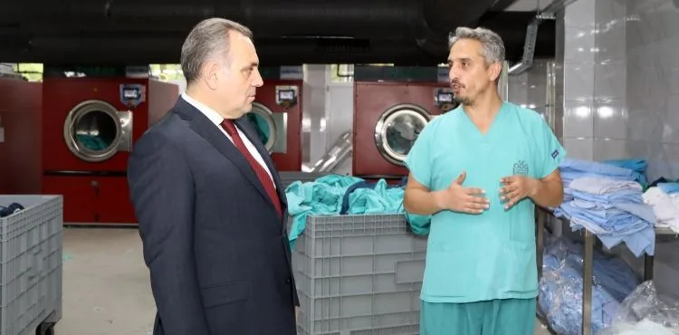 Rektör Prof. Dr. Altun, Tıp Fakültesi Hastaneleri Çamaşırhane Tesisi’ni İnceledi