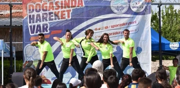 BÜYÜKŞEHİR SPOR A.Ş.’DEN TOMARZA’DA KARNE ŞENLİĞİ