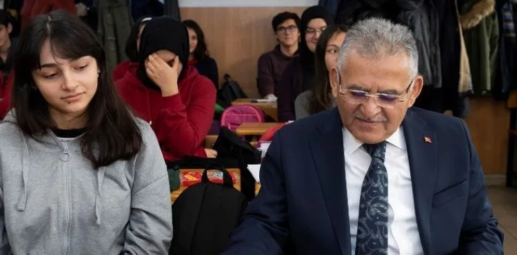 ÖĞRENCİ DOSTU BAŞKAN, EĞİTİM ÖĞRETİM SÜRECİNDE BİNLERCE ÖĞRENCİYE DOKUNDU