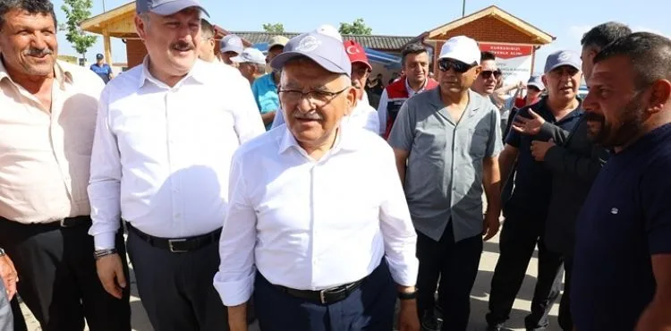 BAŞKAN BÜYÜKKILIÇ’TAN MİMARSİNAN KURBAN PAZARI ZİYARETİ