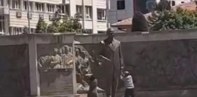 Atatürk Anıtı'na saldıran şahıslar tutuklandı