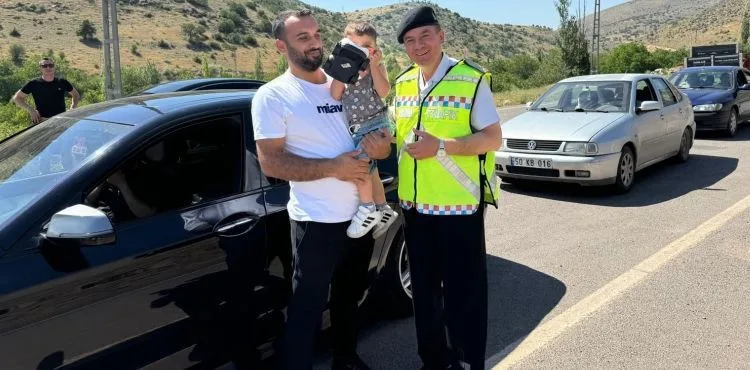 Jandarmadan ‘Yolun sonu bayram olsun’ uygulaması