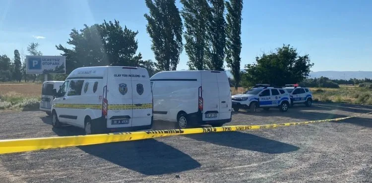 Ağaç altında bir erkek cesedi bulundu
