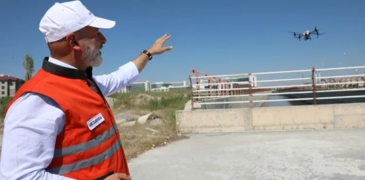 KOCASİNAN BELEDİYESİ, DRONE İLE TÜM AÇIK ALANLARI İLAÇLIYOR