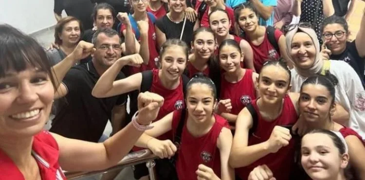Kayseri Voleybol Kulübü midi takımı son 16’ya kaldı
