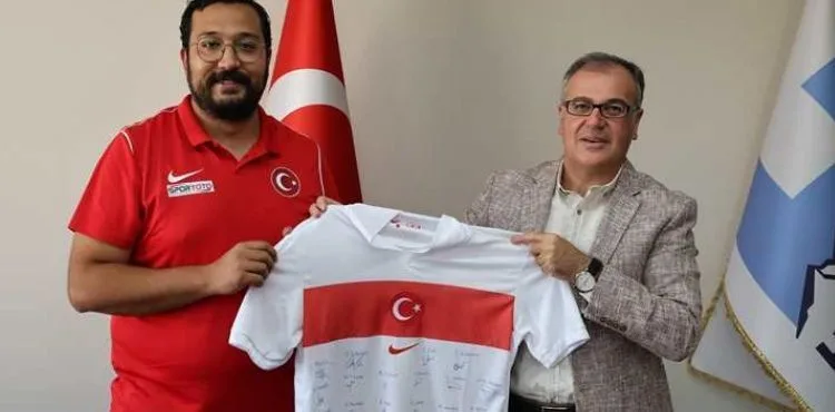 BAŞKAN ÖZDOĞAN’A, MİLLİ TAKIMDAN ZİYARET