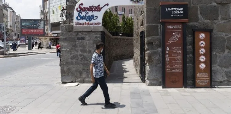 BAŞKAN BÜYÜKKILIÇ’TAN SANATÇILAR SOKAĞI’NA DAVET