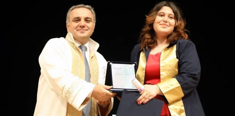 ERÜ Halil Bayraktar Sağlık Hizmetleri Meslek Yüksekokulu, Yeni Mezunlarını Verdi