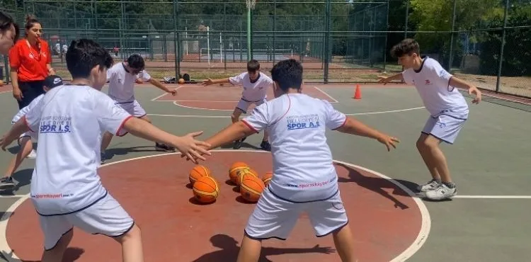 BÜYÜKŞEHİR’İN YAZ SPOR OKULLARI’NDAN KAYSERİLİLER ÇOK MEMNUN