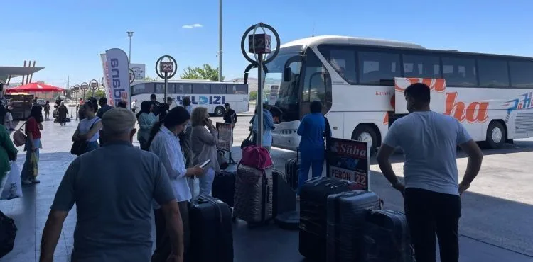 Kayseri otogarında bayram yoğunluğu bitti öğrenci yoğunluğu başladı