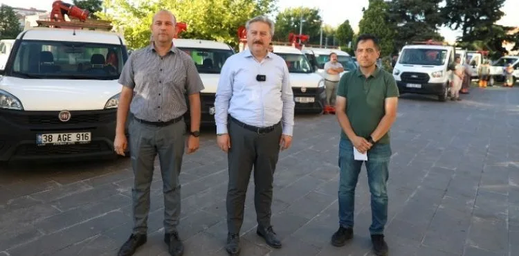 MELİKGAZİ BELEDİYESİ İLÇENİN HER MAHALLESİNDE KAPSAMLI İLAÇLAMA ÇALIŞMASI YAPIYOR