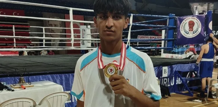 KOCASİNAN’IN BOKS SPORCUSU MUHAMMET ALİ TAYYAR TÜRKİYE ŞAMPİYONU OLDU