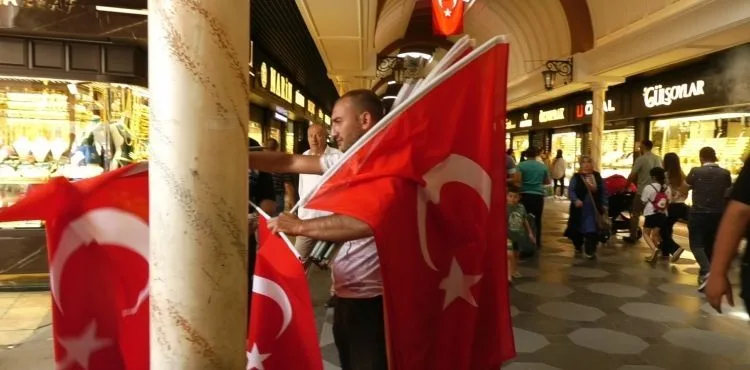 Milli maç, bayrak satışlarını artırdı