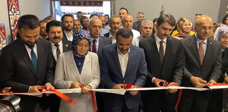 Sarızlı kilim dokuma sanatçısının eserlerinden sanat sergisi açıldı