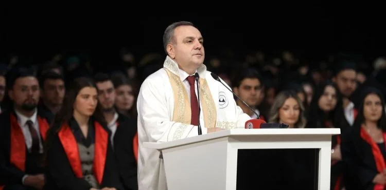 ERÜ İktisadi ve İdari Bilimler Fakültesi’nde Mezuniyet Sevinci