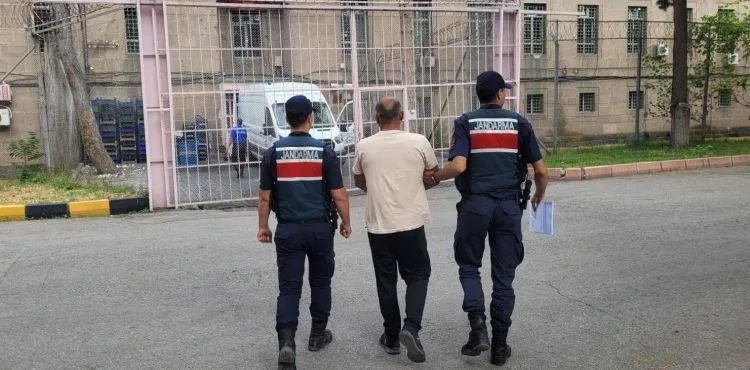 Kesinleşmiş hapis cezası ve aranması bulunan 4 kişi yakalandı