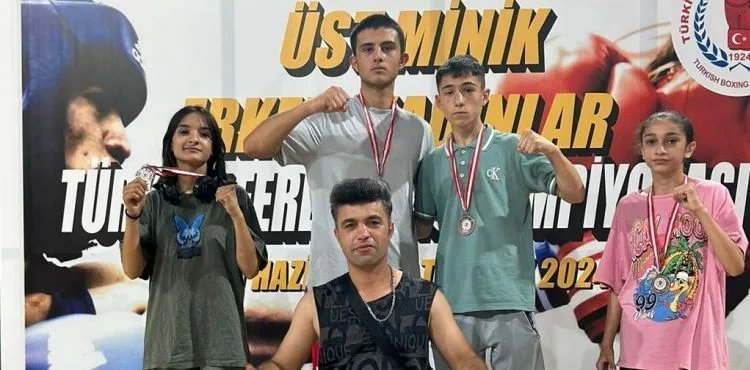Türkiye Ferdi Boks Şampiyonası’na katılan Kayserili sporcular 4 madalya ile döndü