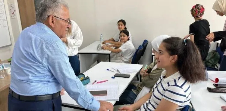 BAŞKAN BÜYÜKKILIÇ’TAN YAZ KURSLARINA ÇAT KAPI ZİYARET