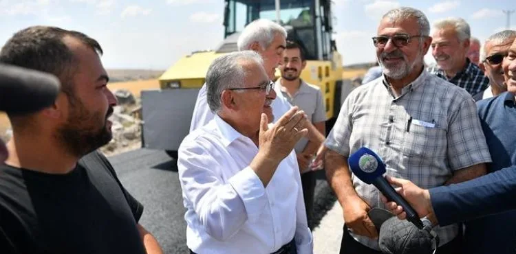 BAŞKAN BÜYÜKKILIÇ SÖZÜNÜ TUTTU, 10 MAHALLEYİ YAKINDAN İLGİLENDİREN 50 MİLYON TL’LİK ASFALT ÇALIŞMASINI BAŞLATTI