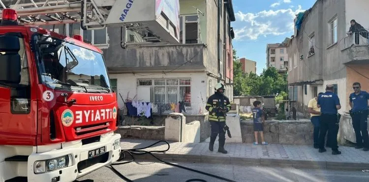 Apartman dairesinde çıkan yangın büyümeden söndürüldü