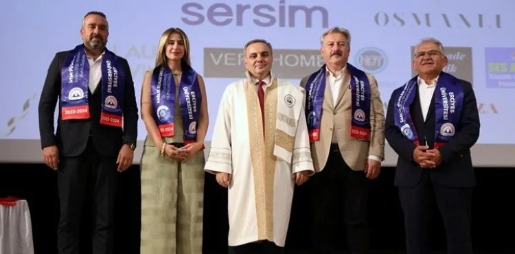 ERÜ’de Lisansüstü Mezuniyet Sevinci Yaşandı