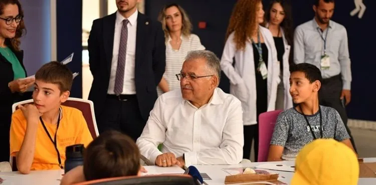 BAŞKAN BÜYÜKKILIÇ, BİLİM MERAKLISI ÇOCUKLARLA BULUŞTU