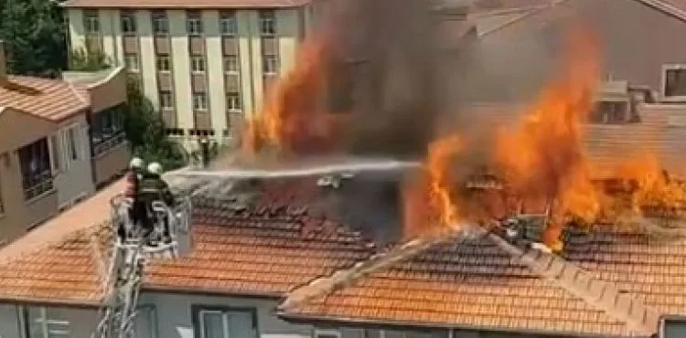Çatıda çıkan yangında 3 kişi etkilendi