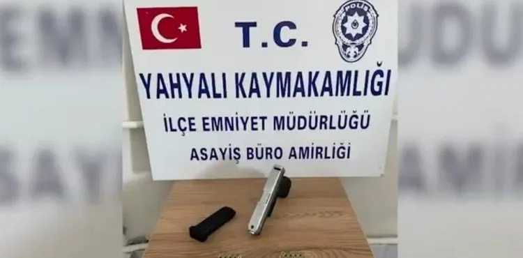 Durumundan şüphelenilerek durdurulan sürücüden ruhsatsız tabanca çıktı