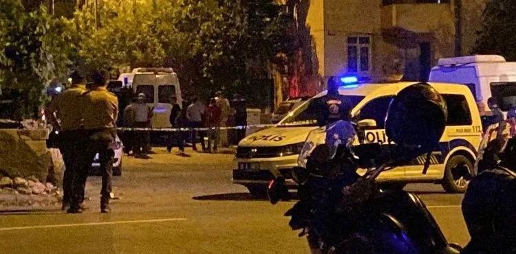 Aracın üstüne çıkarak etrafa ateş eden şahıs ikna edildi