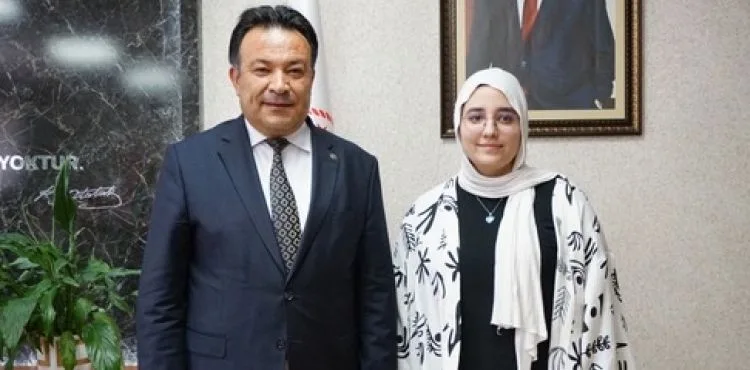 Kayserili lise öğrencisi Bergüzar Yürüm, Bilgisayar Olimpiyatlar'ında altın madalya kazandı