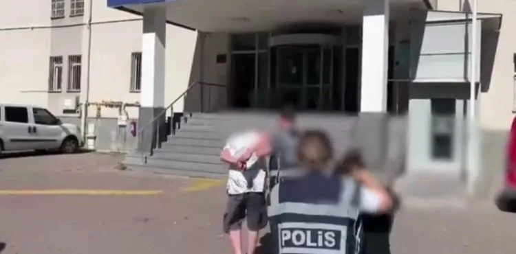 Kesinleşmiş hapis cezasıyla aranan 2 firari yakalandı